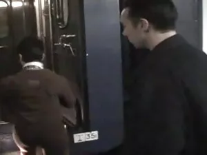 性别与一个美丽的女孩在她的公寓 激情打手 ...